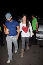 Saif Ali Khan,Kareena Kapoor snapped at the airport in Mumbai on 12th Aug 2012 (4).JPG