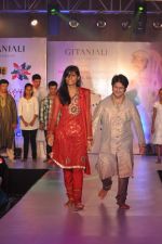Model walks for Manali Jagtap Show at Global Magazine- Sultan Ahmed tribute fashion show on 15th Aug 2012 (206).JPG