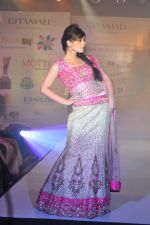 Model walks for Manali Jagtap Show at Global Magazine- Sultan Ahmed tribute fashion show on 15th Aug 2012 (260).JPG