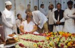 Arjun Rampal at Ashok Mehta_s funeral in Mumbai on 17th Aug 2012  (9).jpg