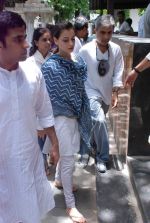 Dia Mirza at Ashok Mehta_s funeral in Mumbai on 17th Aug 2012 (30).JPG