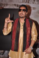 Mika Singh on the sets of Kismat Love Paisa Dili in Filmcity,Mumbai on 17th Aug 2012 (55).JPG