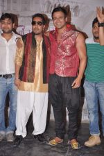 Vivek Oberoi, Mika Singh on the sets of Kismat Love Paisa Dili in Filmcity,Mumbai on 17th Aug 2012 (42).JPG