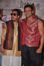 Vivek Oberoi, Mika Singh on the sets of Kismat Love Paisa Dili in Filmcity,Mumbai on 17th Aug 2012 (43).JPG