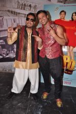 Vivek Oberoi, Mika Singh on the sets of Kismat Love Paisa Dili in Filmcity,Mumbai on 17th Aug 2012 (56).JPG
