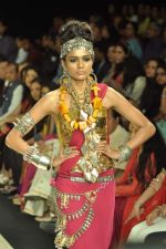 Model walks the ramp for Amrapali Jewels Pvt Ltd at IIJW Day 1 on 19th Aug 2012 (4).JPG