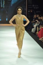Model walks the ramp for Gehna Jewellers Show at IIJW Day 1 on 19th Aug 2012  (16).JPG