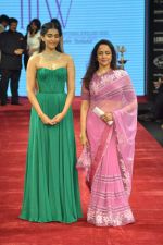 Sonam Kapoor, Hema Malini at the India International Jewellery Week 2012 Day 1 on 19th Aug 2012 (107).JPG