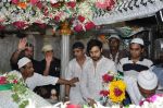Emraan Hashmi visits Mahim Durga on the occasion of Eid in Mahim on 20th Aug 2012 (8).JPG