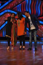 Geeta Kapoor,Farah Khan promotes Joker on the sets of ZEE Lil Masters in Famous on 20th Aug 2012 (77).JPG