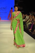 Model walks the ramp for Agni Jewels Show at IIJW Day 2 on 20th Aug 2012 (14).JPG