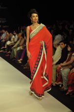 Model walks the ramp for Agni Jewels Show at IIJW Day 2 on 20th Aug 2012 (17).JPG