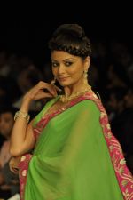 Model walks the ramp for Agni Jewels Show at IIJW Day 2 on 20th Aug 2012 (54).JPG