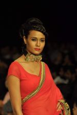 Model walks the ramp for Agni Jewels Show at IIJW Day 2 on 20th Aug 2012 (60).JPG