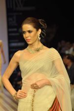 Model walks the ramp for Anmol Jewels Show at IIJW Day 2 on 20th Aug 2012 (25).JPG