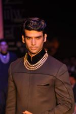 Model walks the ramp for Anmol Jewels Show at IIJW Day 2 on 20th Aug 2012 (4).JPG