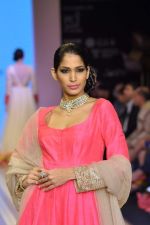 Model walks the ramp for Anmol Jewels Show at IIJW Day 2 on 20th Aug 2012 (44).JPG