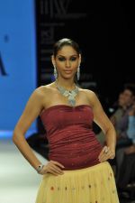 Model walks the ramp for Gia Jewels Show at IIJW Day 2 on 20th Aug 2012 (31).JPG