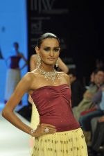 Model walks the ramp for Gia Jewels Show at IIJW Day 2 on 20th Aug 2012 (34).JPG