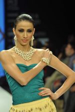 Model walks the ramp for Gia Jewels Show at IIJW Day 2 on 20th Aug 2012 (36).JPG