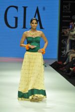 Model walks the ramp for Gia Jewels Show at IIJW Day 2 on 20th Aug 2012 (69).JPG