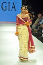 Model walks the ramp for Gia Jewels Show at IIJW Day 2 on 20th Aug 2012 (77).JPG