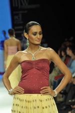 Model walks the ramp for Gia Jewels Show at IIJW Day 2 on 20th Aug 2012 (90).JPG
