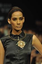 Model walks the ramp for Tanvi Garg Jewels Show at IIJW Day 2 on 20th Aug 2012 (31).JPG