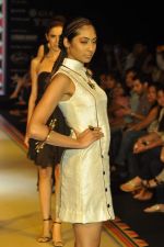 Model walks the ramp for Tanvi Garg Jewels Show at IIJW Day 2 on 20th Aug 2012 (4).JPG