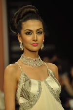 Model walks the ramp for preeti Jewels Show at IIJW Day 2 on 20th Aug 2012 (14).JPG