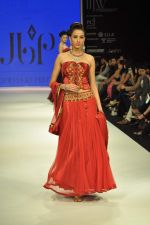 Model walks the ramp for preeti Jewels Show at IIJW Day 2 on 20th Aug 2012 (28).JPG