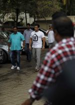 Salman Khan at salman with family on eid greets fans on 20th Aug 2012 (41).jpg