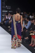 Model walks the ramp for  International Gemological Institute Show at IIJW Day 3 on 21st Aug 2012 (113).JPG