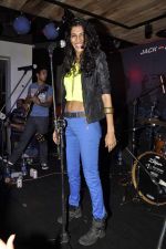 Anushka Manchanda live at Vero Moda in Khar,Mumbai on 22nd Aug 2012 (61).JPG