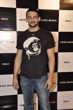 Arunoday Singh at Vero Moda in Khar,Mumbai on 22nd Aug 2012 (111).JPG