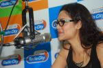 Esha Gupta at Radio City studios in Bandra,Mumbai on 22nd Aug 2012 (13).JPG