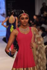 Model walks the ramp for Gitanjali show on day 4 of IIJW on 22nd Aug 2012 (172).JPG