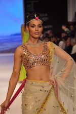 Model walks the ramp for Gitanjali show on day 4 of IIJW on 22nd Aug 2012 (183).JPG