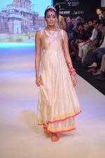 Model walks the ramp for Gitanjali show on day 4 of IIJW on 22nd Aug 2012 (207).JPG