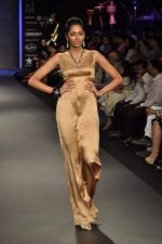 Model walks the ramp for Jewels Emporium Show at IIJW Day 4 on 22nd Aug 2012 (57).JPG