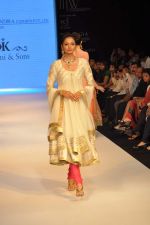 Model walks the ramp for Kriplani & Sons Show at IIJW Day 4 on 22nd Aug 2012 (75).JPG