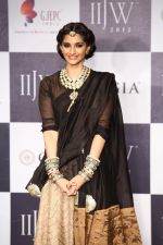Sonam Kapoor at IIJW Day 5 Grand Finale on 23rd Aug 2012 (20).JPG