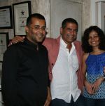 Chetan Bhagat, AD Singh & Anusha at olive Mahalaxmi_s 4th Anniversary in Mumbai on 26th Aug 2012 (2).JPG