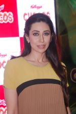 Karisma Kapoor plays with kids at Kellogs chocos augmented reality game on 24th Aug 2012 (127).JPG