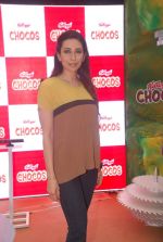 Karisma Kapoor plays with kids at Kellogs chocos augmented reality game on 24th Aug 2012 (137).JPG
