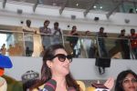 Karisma Kapoor plays with kids at Kellogs chocos augmented reality game on 24th Aug 2012 (80).JPG