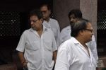 Rakesh Bedi at AK Hangal_s funeral in Juhu, Mumbai on 26th Aug 2012 (21).JPG