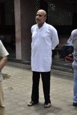 at AK Hangal_s funeral in Juhu, Mumbai on 26th Aug 2012 (15).JPG