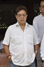 at AK Hangal_s funeral in Juhu, Mumbai on 26th Aug 2012 (21).JPG