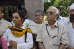 at AK Hangal_s funeral in Juhu, Mumbai on 26th Aug 2012 (54).JPG